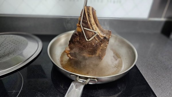 수비드 토마호크