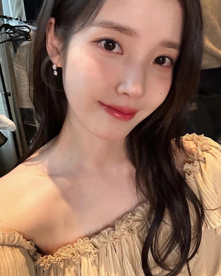 오늘자 아이유 인스타 - 뽐뿌:자유게시판 오늘자 아이유 인스타