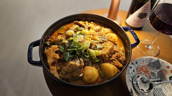 늦은 저녁식사 ㅡ 김치등뼈찜