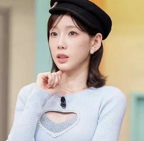 ㅇㅎ) 태연 옷 따라 입어본 눈나..gif - 뽐뿌:유머/감동 ㅇㅎ) 태연 옷 따라 입어본 눈나..gif