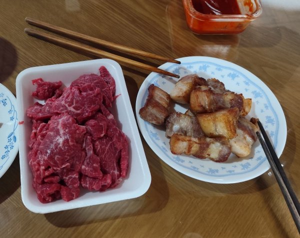 육회와 돼지구이