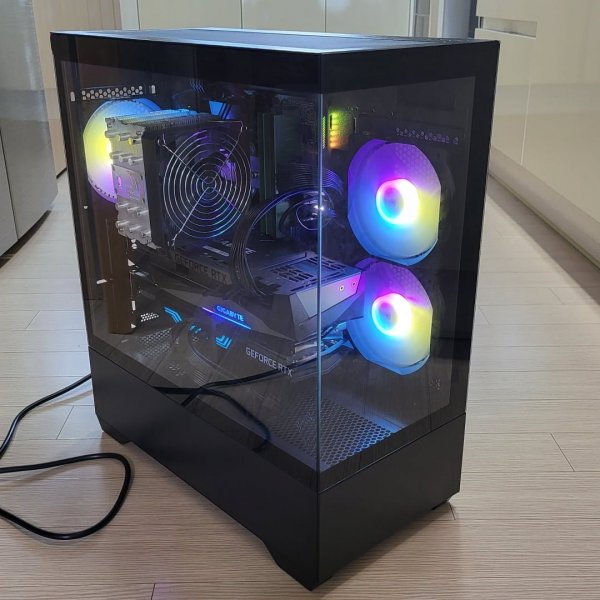 33_감상_LED_ON_01_듀얼GPU.jpg
