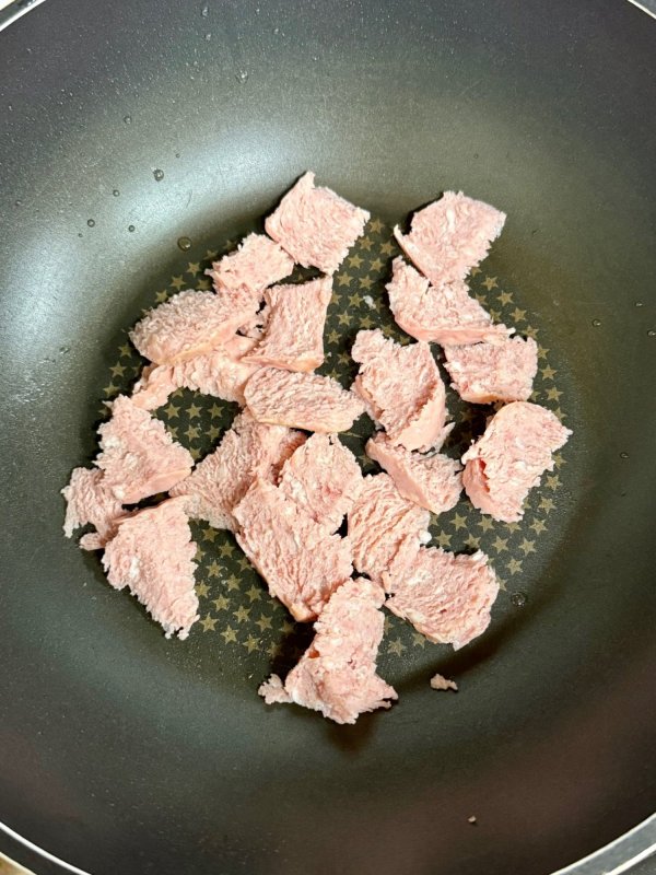 마늘쫑스팸덮밥