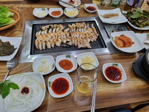 방금 지인분들이랑 먹은 장어 구이입니다