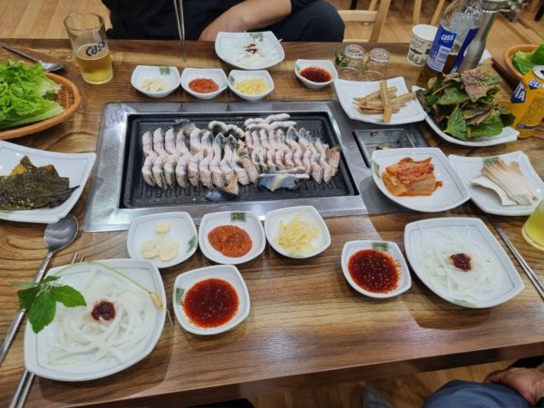 방금 지인분들이랑 먹은 장어 구이입니다