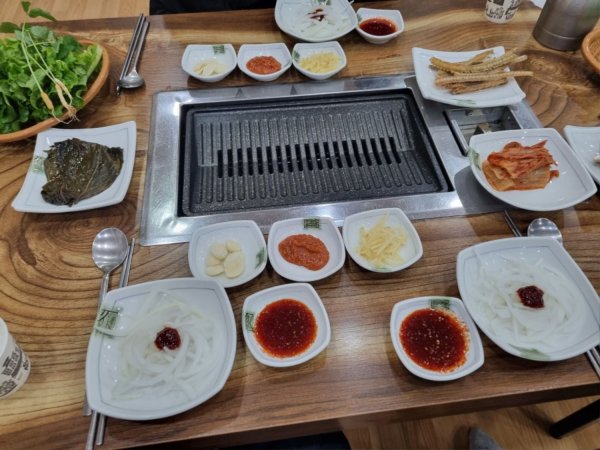 방금 지인분들이랑 먹은 장어 구이입니다