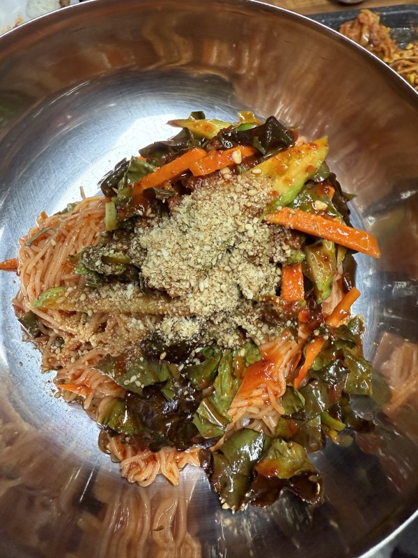 삼겹살과 비빔국수