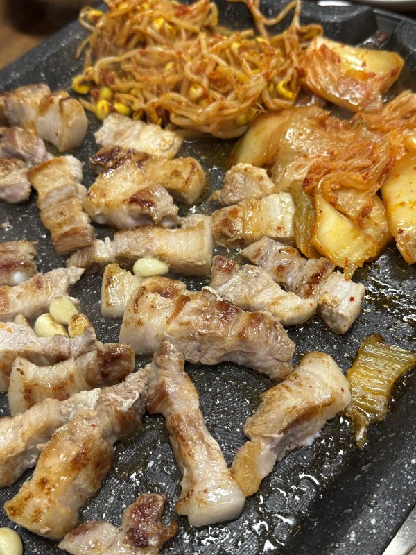 삼겹살과 비빔국수
