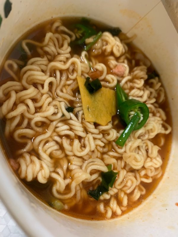 컵라면과 유부초밥