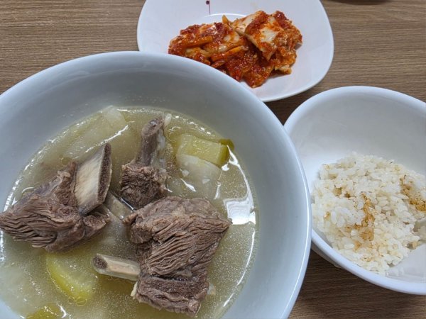 뽐게 찜갈비로 끓인 갈비탕