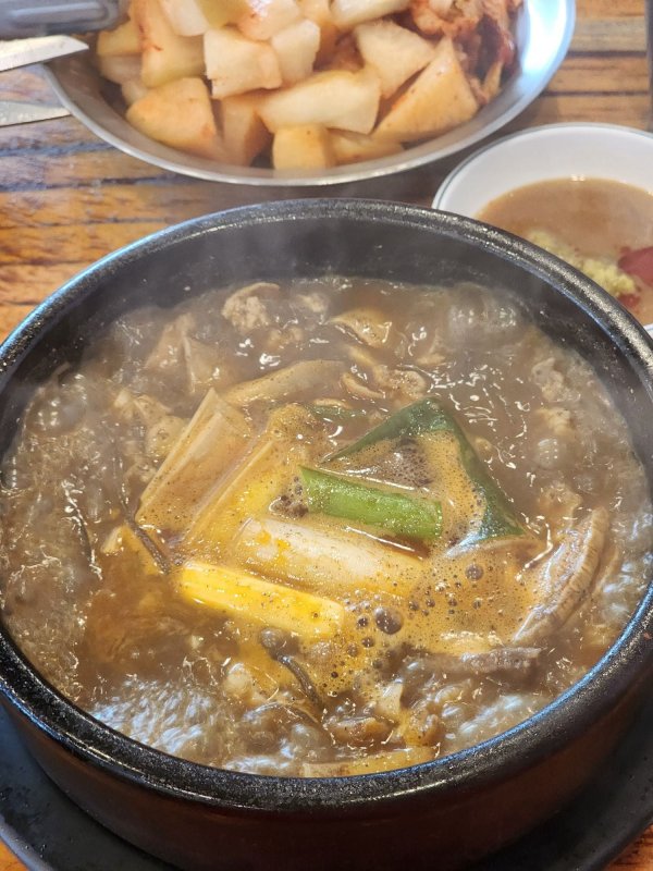 며칠간의 먹부림 흔적들과 투표