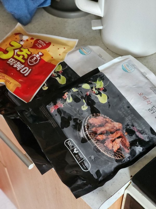며칠간의 먹부림 흔적들과 투표