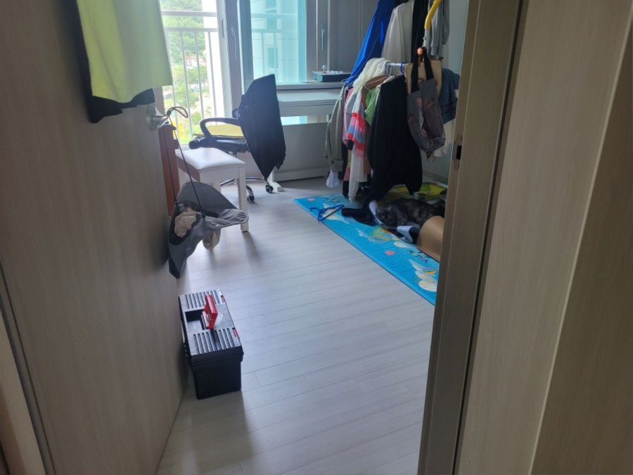 츮 