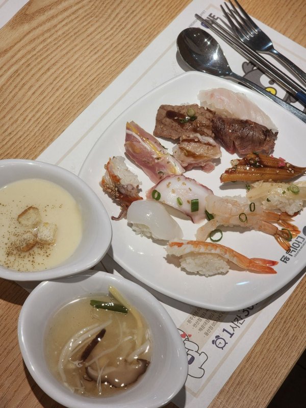 촌시런 놈이 동네 뷔페 허멍 와신게 맛난 거 천지~
