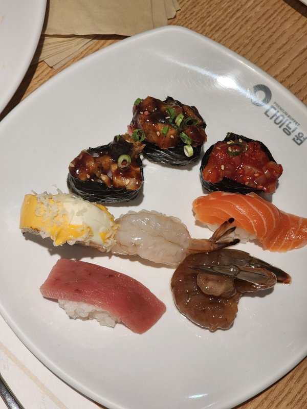 촌시런 놈이 동네 뷔페 허멍 와신게 맛난 거 천지~