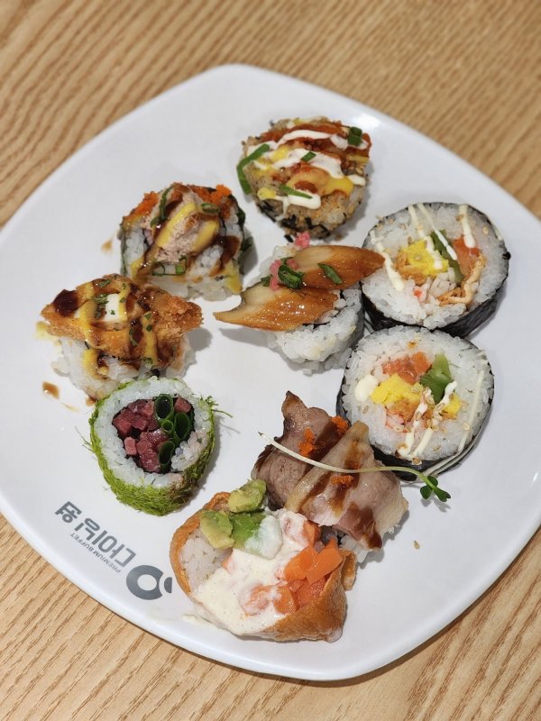 촌시런 놈이 동네 뷔페 허멍 와신게 맛난 거 천지~