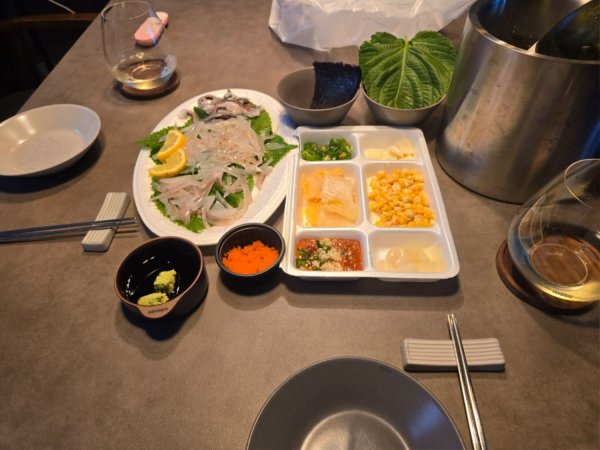 오느릐 안주는 뽐뻐들 회 ㄷㄷㄷ