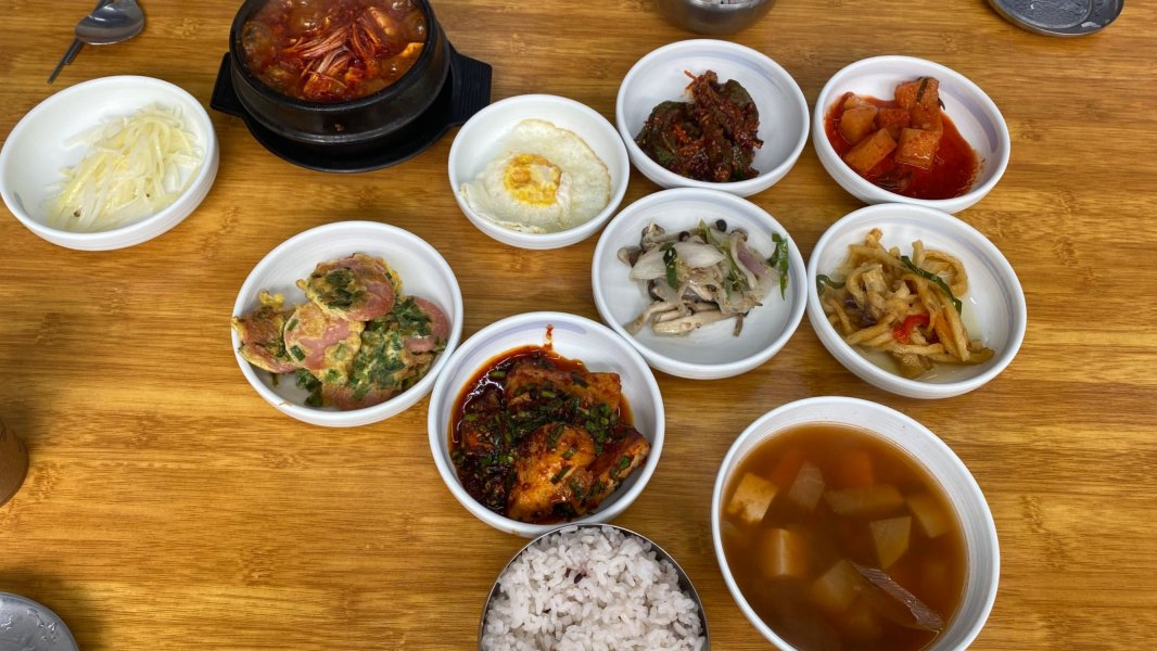 어제 엄니랑 먹은 아점이에요