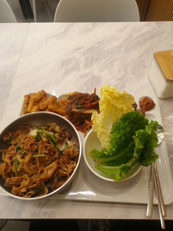 한식뷔페에서 점심시간