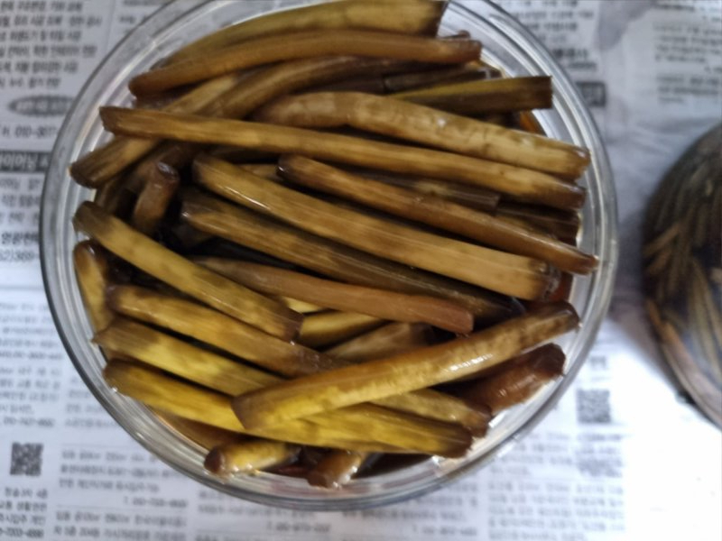 지인분이 보내주신 마늘쫑 짱아찌입니다