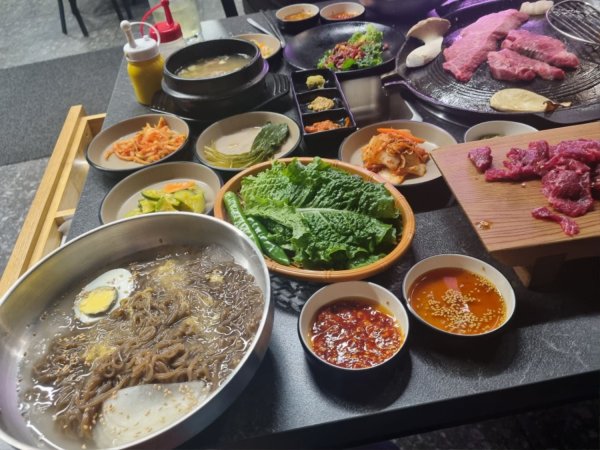 방금 지인이랑 먹은 소고기입니다