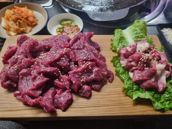 방금 지인이랑 먹은 소고기입니다