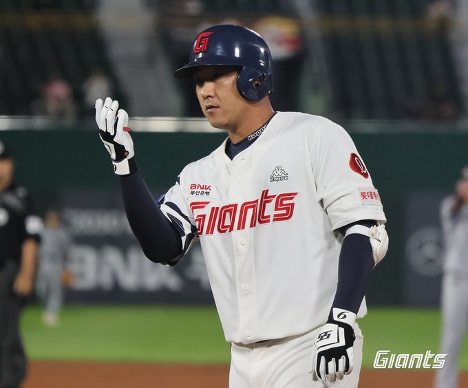 갈 길이 먼데…롯데 정훈, 옆구리 파열로 전력 이탈 - 뽐뿌:스포츠뉴스 갈 길이 먼데…롯데 정훈, 옆구리 파열로 전력 이탈