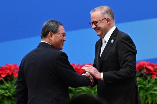 epa10958795 Chinas Premier Li Qiang L greets Australias Prime Minister Anthony Albanese R during the China International Import Expo opening session in Shanghai China 05 November 2023 Anthony Albanese will hold talks in China with President Xi Jinping in the first visit to the Asian nation by a sitting prime minister since 2016  EPALUKAS COCH AUSTRALIA AND NEW ZEALAND OUT2023-11-05 125446۱  1980-2023 ߿մ    undefined