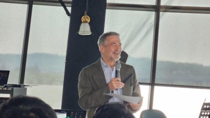 칠레 와이너리 에라주리즈의 에두아르도 채드윅 회장이 13일 서울 서초구 무드서울에서 열린 마스터 클래스에서 자사 와인들을 소개하고 있다 2025513 사진조현미 기자 