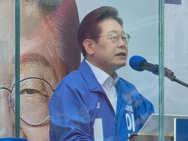  Ҿִ 뼱 ĺ 31   ٸ  ϰ ִ  