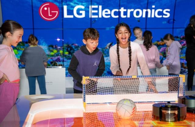 LG Ϲ̹    а 'LGν̾ (LG Inspiration Lab)' ã л κûұ ౸  ϰ ִ . [=LG]