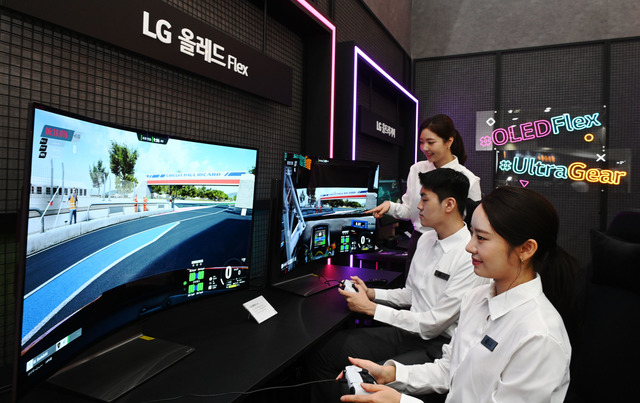 LG 𵨵 KES 2022 忡 õ ' ̹ OLED TV ÷' Ȱ   ÿϰ ִ. /LG 