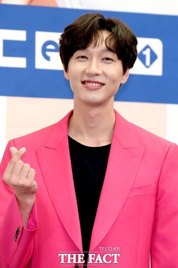 지현우, 로얄티이엔엠과 전속계약...10년 함께한 매니저와 동행 - 뽐뿌:방송/연예뉴스  지현우, 로얄티이엔엠과 전속계약...10년 함께한 매니저와... 