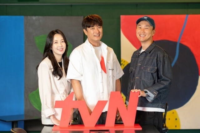 ̽ ۰, ȣ , ¿ (ʺ) tvN ȭ '  Ƣ'  ͺ並 ߴ. /tvN