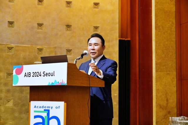  4  ߱ Ұ Եȣڿ  ۷ι 濵мü 濵ȸ(AIB) 'AIB 2024 Seoul' ȫ ʽýBBQ ȸ ǥϰ ִ. /ʽýBBQ