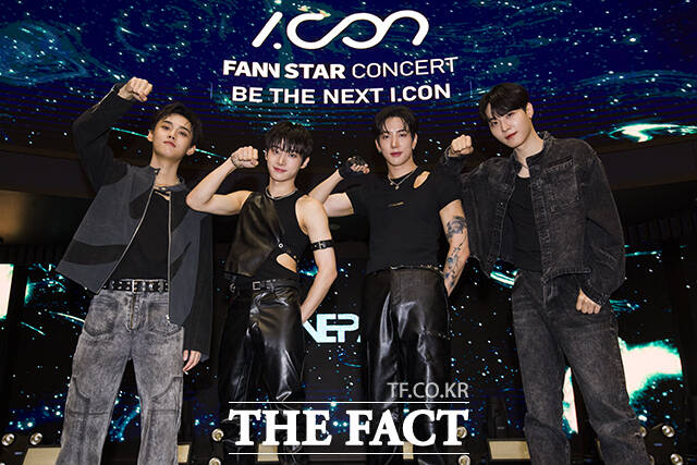 'I.CON: FANNSTAR CONCERT(: ҾؽŸ ܼƮ)' 14    ī̾ƮȦ   ̱׷ Ʈ(ONE PACT)  ϰ ִ. / 