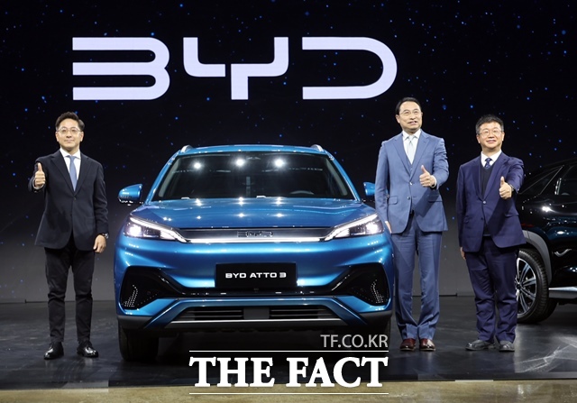 16  õ ߱ ÷  ߱ BYD ¿ 귣 Ī ̵ ̽ 翡 ö BYDڸ ¿ι ǥ(),  BYD ƽþ ڵ  Ѱ渮()  ѱ  ¿ Ұϰ ִ.   3  , ̾ 7   3   ȹ̴. /ý