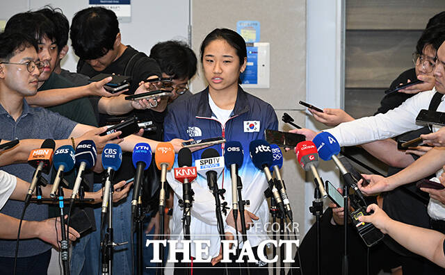 '2024 파리 올림픽' 대회를 마친 대한민국 배드민턴 국가대표 안세영 선수가 지난해 8월 7일 오전 인천국제공항을 통해 귀국해 입장을 밝히고 있다. /인천국제공항=박헌우 기자