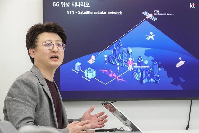 ̿ KT ׼ MWC25 忡 KT ̷ Ʈũ ϰ ִ. /KT