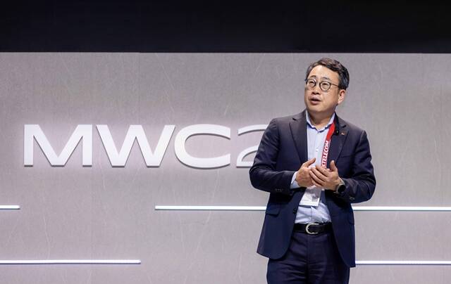  SKڷ CEO 3(ð)  ٸγ    ׷(MWC) 2025 '۷ι  ΰ(AI) ̺'   ϰ ִ. /SKڷ