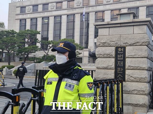 경찰은 이날 전국에 갑호비상을 발령하고 비상근무 체제에 돌입했다. 전국에 기동대 338개 부대 2만여명을 배치했으며, 특히 서울에만 210개 부대 1만4000여명을 투입했다. /이다빈 기자