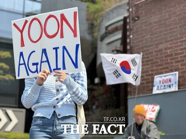 7일 서울 용산구 한남동 한남초등학교 인근에서 윤 전 대통령 지지자들이 시위를 이어가고 있다. /정인지 기자