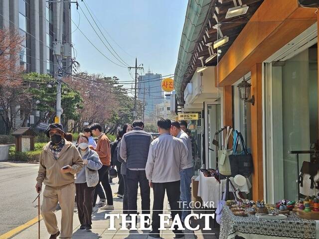 윤석열 전 대통령 탄핵 찬반 집회가 열리던 헌법재판소와 대통령 관저 인근 주민들은 윤 전 대통령 파면 이후 