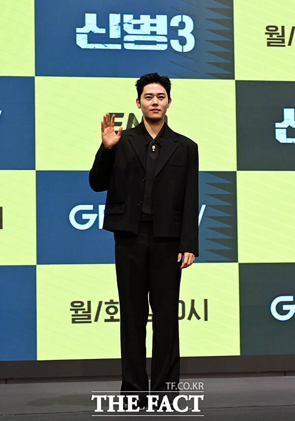배우 김동준이 7일 오후 서울 구로구 디큐브시티에서 열린 지니TV 오리지널 '신병3' 제작발표회에 참석해 포즈를 취하고 있다. /임영무 기자