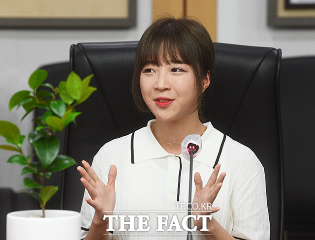 검찰이 유명 유튜버 쯔양(본명 박정원)으로부터 협박 등 혐의로 피소된 김세의 가로세로연구소 대표 사건을 경찰에 돌려보냈다. 사진은 박 씨가 지난 2022년 7월7일 서울 종로구 정부서울청사에서 열린 '제3회 섬의 날' 홍보대사 위촉식에 참가해 소감을 밝히고 있는 모습. /이동률 기자