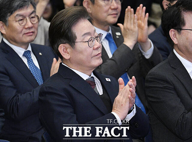 이 후보는 같은 날 서울 영등포구 중소기업중앙회에서 열린 민주당 중앙선대위 직능본부 민생정책 협약식 후 