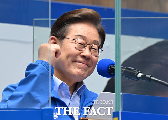 주 4·5일제도 단계적으로 도입하겠다고 밝혔다. 이 후보는 
