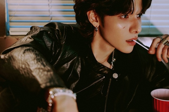 繫  4 ̴ ٹ 'NOW' ߸ϰ 6  Ȱ 簳  ̾  9  ̱ 'ROCKSTAR' ǥߴ. /SMG