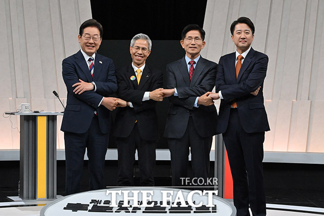 Ҿִ (ʺ), ֳ뵿 ǿ,  蹮, Ŵ ؼ 뼱 ĺ 27   ϵ MBC Ʃ  ġ о TVȸ ռ  ϰ ִ. /ȸڴ