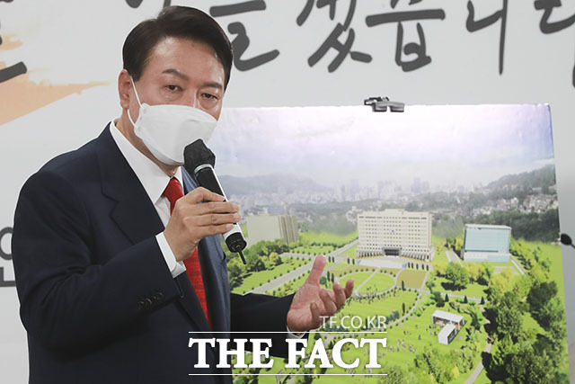    缱 2022 3 20  α û ѱ  õ μȸ ȸ忡     ȸ ϰ ִ. /ȸ